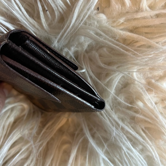 Louis Vuitton Damier Ebene Wallet with Gold Button-Pristine - Picture 8 of 8